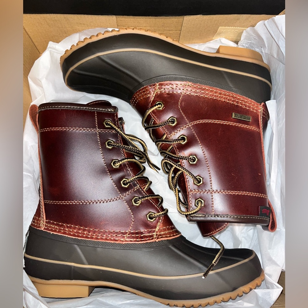 GH Bass Duclair Duck Boot
US 8
New in box

Gorgeous boots!